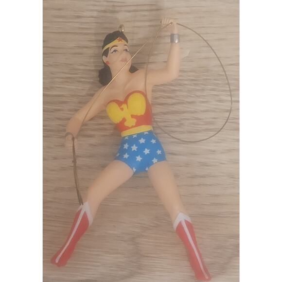 Hallmark 1996 Wonder Woman DC Comics Ornament Pre-owned Loose No  Hang String - Picture 1 of 4